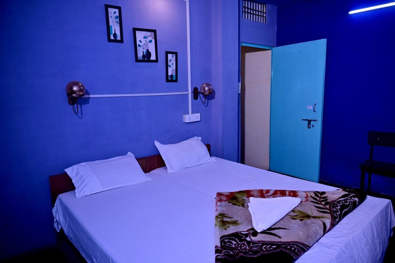 Banaras Rest House Varanasi Exterior photo