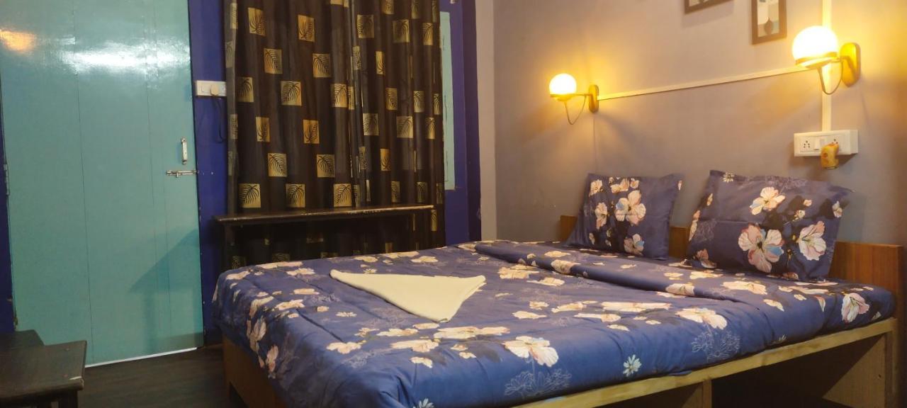 Banaras Rest House Varanasi Exterior photo